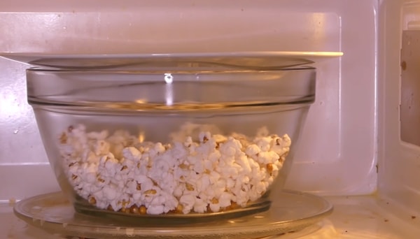 popcorns in the bowl